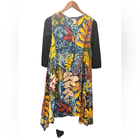 NWT.  Sacred Threads Vest. S/M.  220117. CL/GR04 - Picture 2 of 2